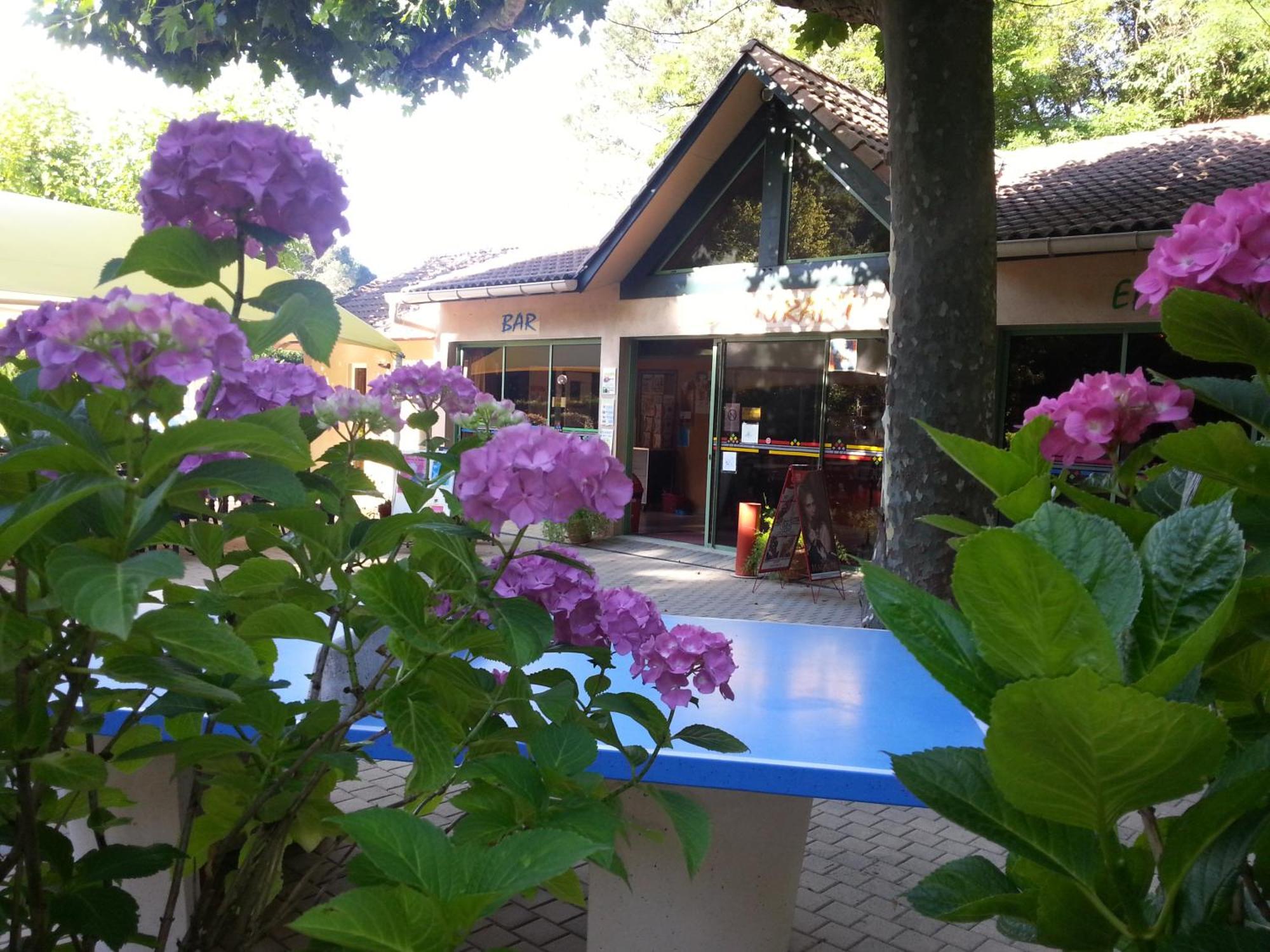 Camping Les Sources 圣让杜加尔 外观 照片