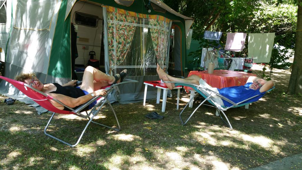 Camping Les Sources 圣让杜加尔 外观 照片
