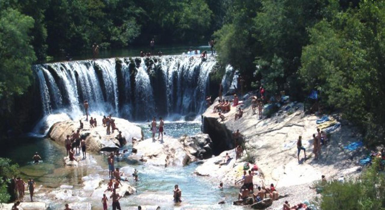 Camping Les Sources 圣让杜加尔 外观 照片